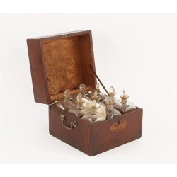 Kantyna Skrzynia barek podróżny na 9 butelek XVIII/XIXw mahoń nr o46