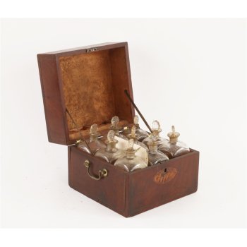 Kantyna Skrzynia barek podróżny na 9 butelek XVIII/XIXw mahoń nr o46